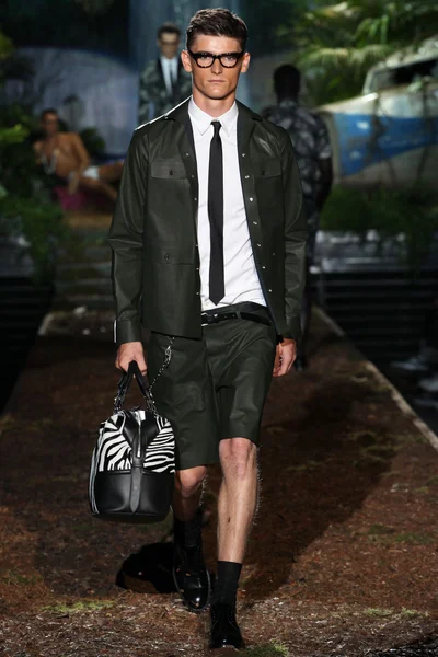 Look 25